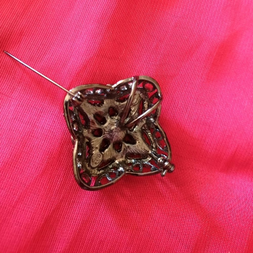 Pin or pendant